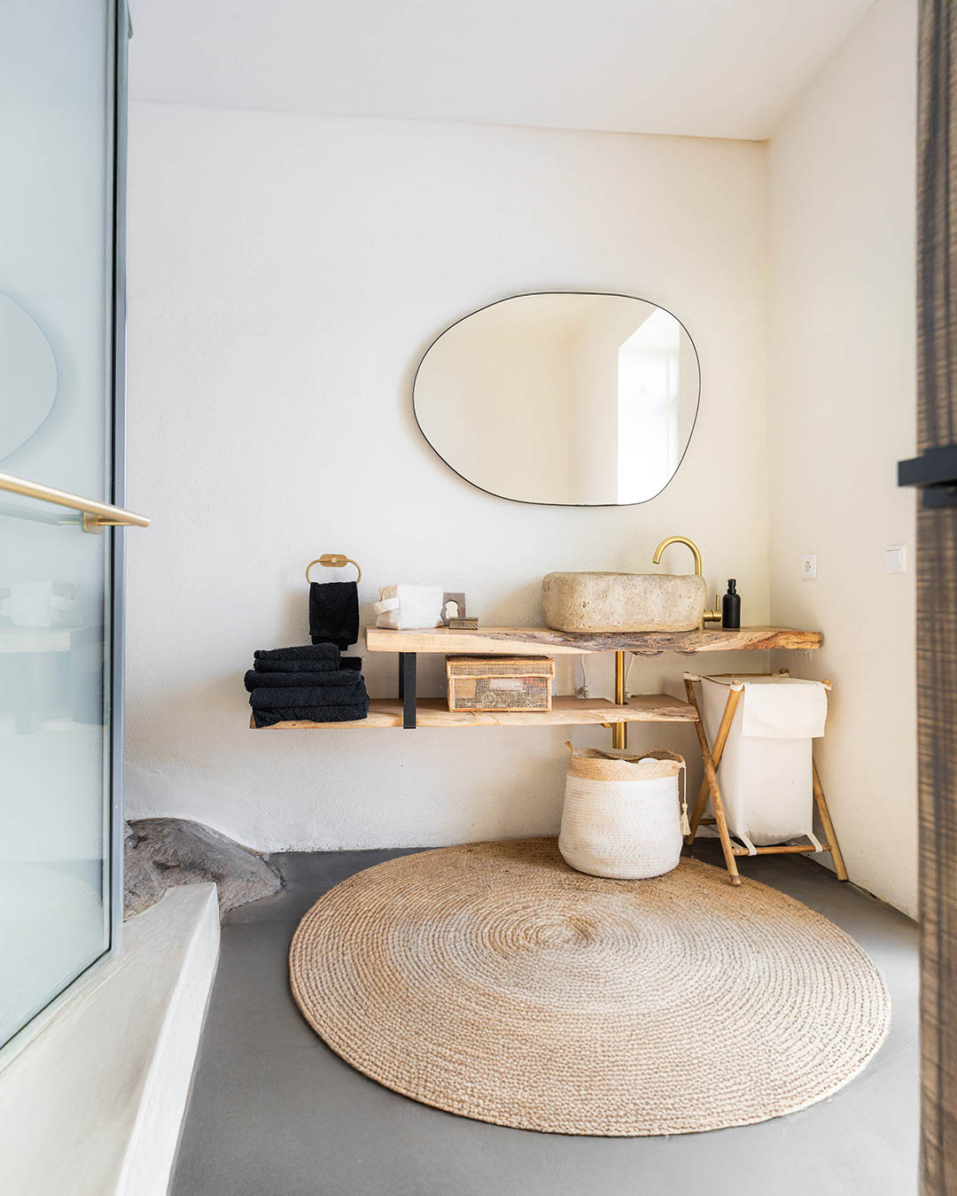 Suite in trullo B&B in Valle d’Itria con luce del mattino – fotografia interni in Puglia